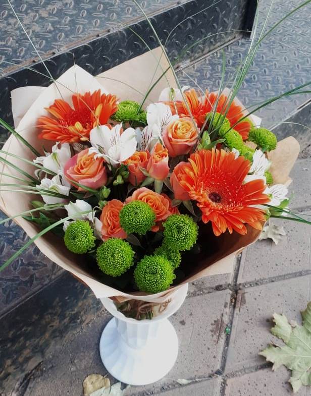 Букет огненно-рыжий в Тацинской Букет цветов из: Герберы, Хризантемы, Альстромерии и Розы в Тацинской