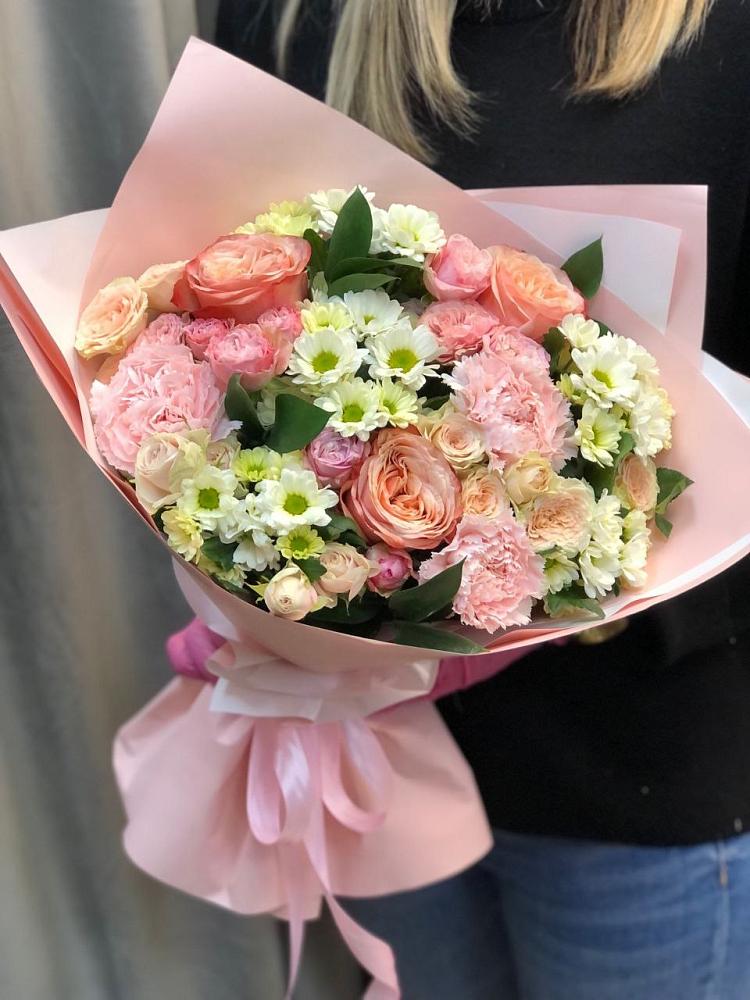 Букет нежные объятья в Тацинской Букет цветов из: Гвоздики, Розы и Хризантемы в Тацинской