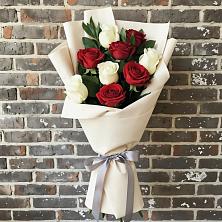 Букет красно-белые розы в Тацинской Букет цветов из:  Розы в Тацинской