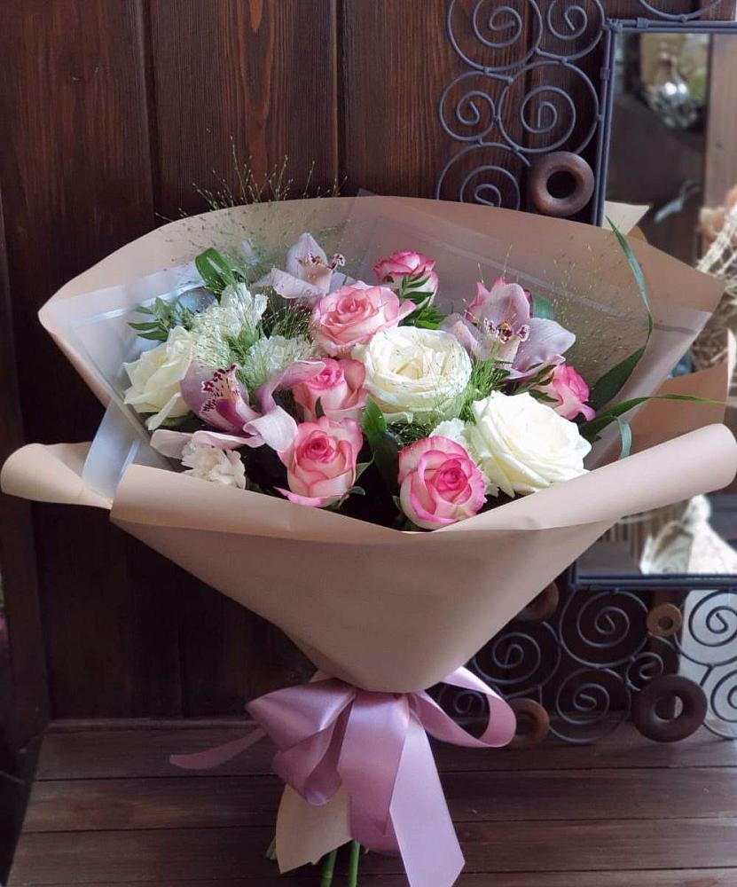 Букет цветов из: Гвоздики, Орхидеи, Розы и Хризантемы в Тацинской