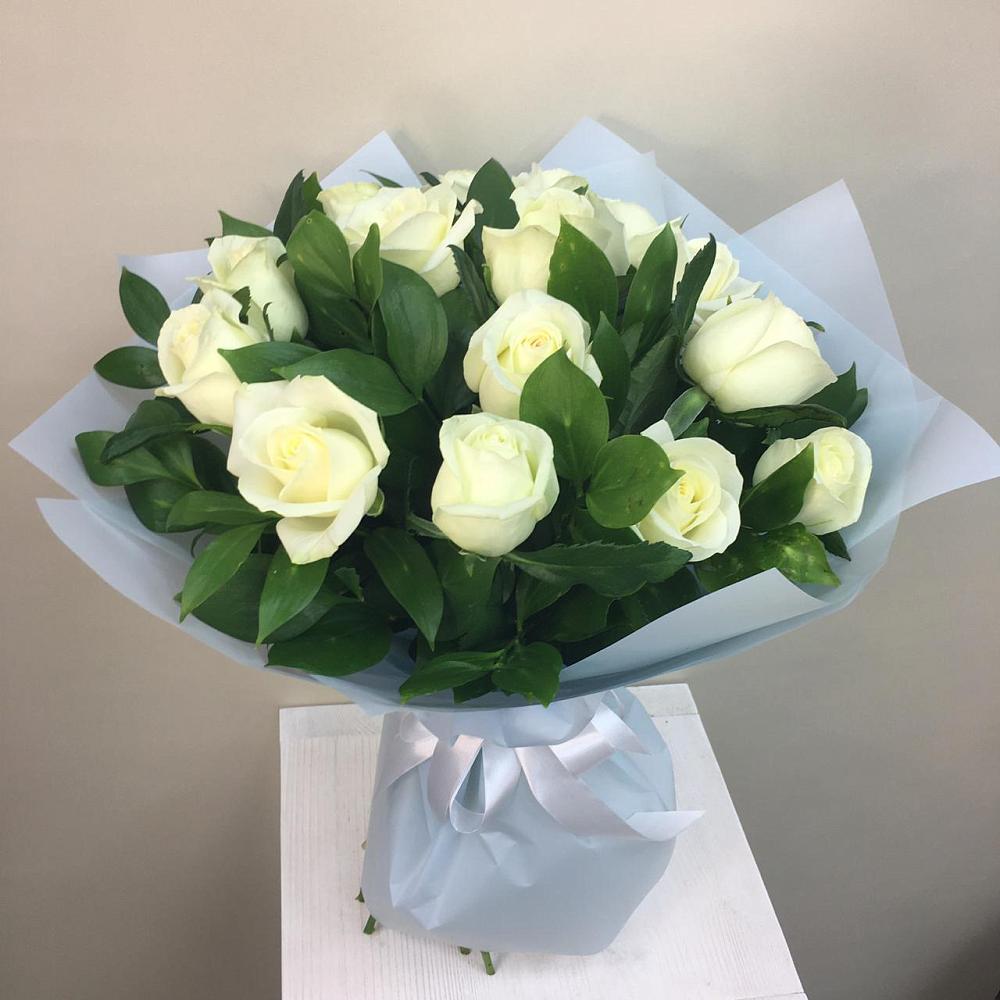 Букет 15 Белых роз Проуд в Тацинской