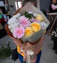 Букет цветов из:  Герберы, Розы и Хризантемы в Тацинской