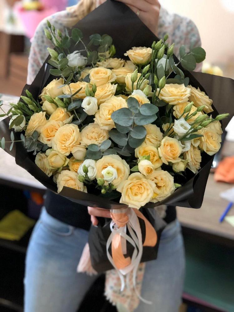 Букет цветов из: Розы и Лизиантусы в Тацинской