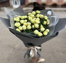 Букет Белые кустовые розы Солинеро в Тацинской
