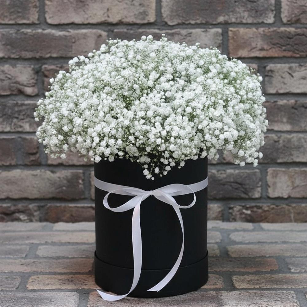 Цветочная композиция из Гипсофила в шляпной коробке в Тацинской