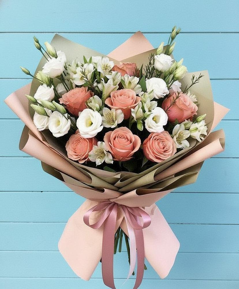 Букет цветов из: Розы, Альстромерии и Лизиантусы в Тацинской