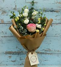 Букет нежный привет в Тацинской Букет цветов из:  Розы и Лизиантусы в Тацинской