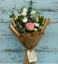 Букет нежный привет в Тацинской Букет цветов из:  Розы и Лизиантусы в Тацинской