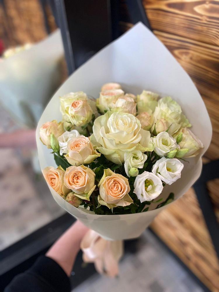 Букет цветов из: Розы и Лизиантусы в Тацинской